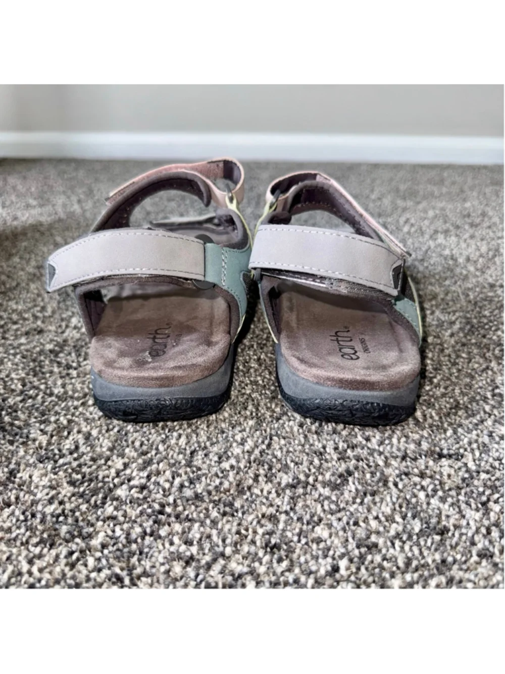 Women's Earth Origins Skylar Round Toe Lightweight Casual Flat Sandals Size 11W